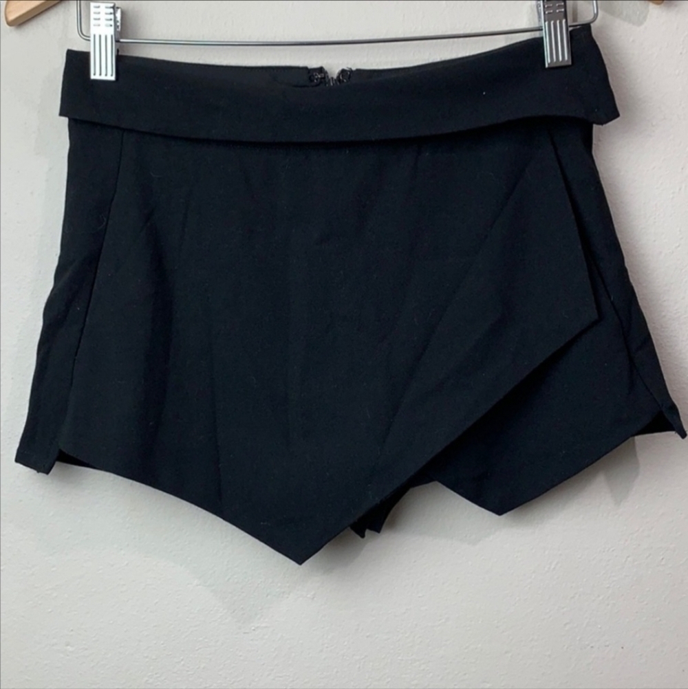 Forever 21 Black Wrap Skort Women's Medium M Zip-Up Neutral Basic Classic EUC